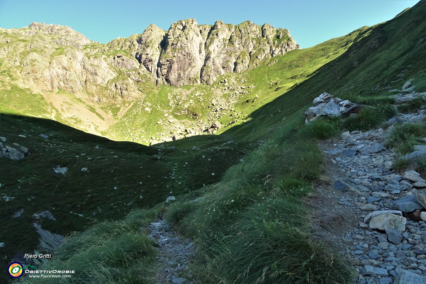 09 Qui lascio il 108 e prendo a sx il 108A (Sentiero dei vitelli) per incrocio sent. 101 e Bocca di Trona.JPG